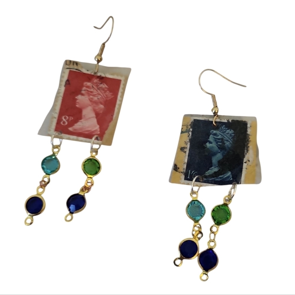 Great Britain Stamp Scott Queen Elizabeth 1970-95 Postage Stamp Earrings - Picture 3 of 3